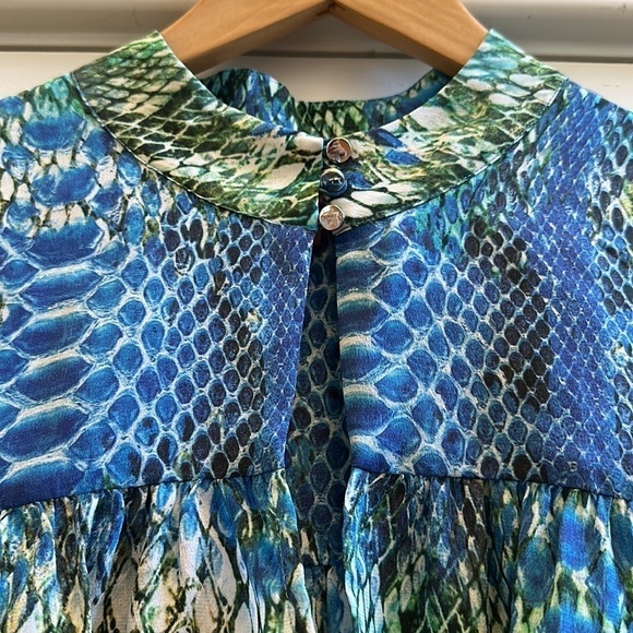 Hale Bob Boho Mixed Blues Snake Print Silk Blouse SzM - Picture 2 of 9